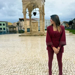 Blazer “Grace Belt” bordeaux