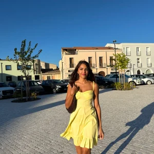 Abito “Bien sur” giallo