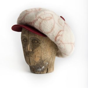 Cappello in lana con visiera