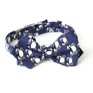 Bow tie blu a fantasia con granchietti bianchi