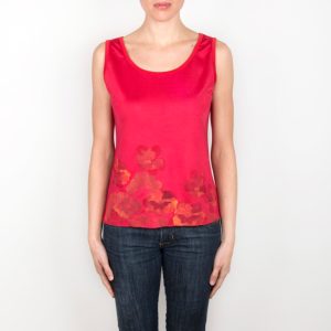 T Shirt rosso ciliegia con stampa floreale