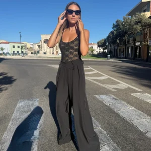 Pantaloni “Figure out” neri