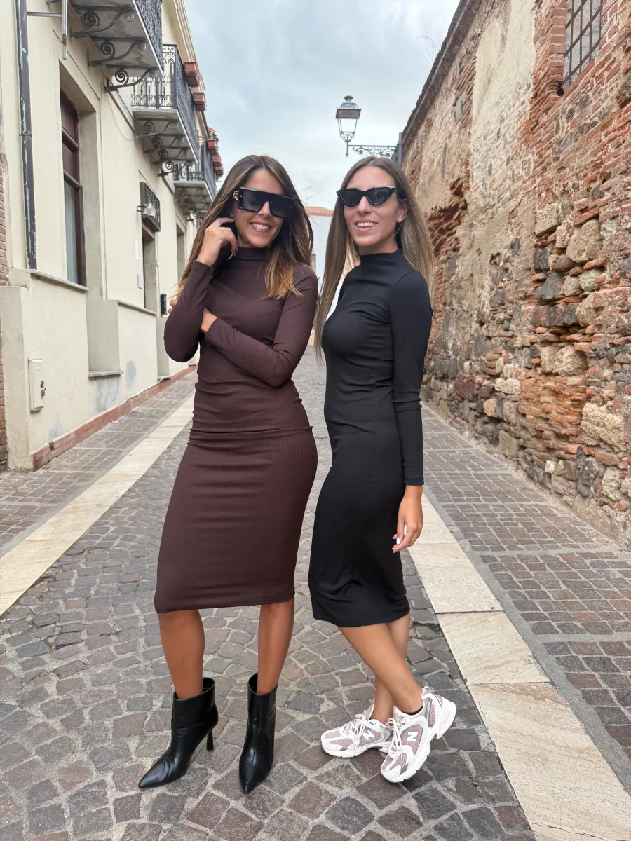 Abito “Basic Chic” marrone - immagine 3