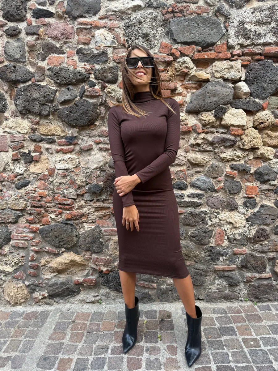 Abito “Basic Chic” marrone - immagine 2