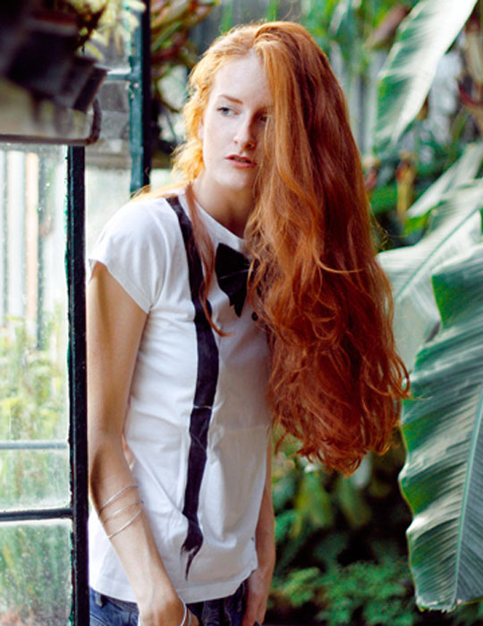 Bretelle e fiocco t-shirt artigianale dipinta a mano - immagine 6