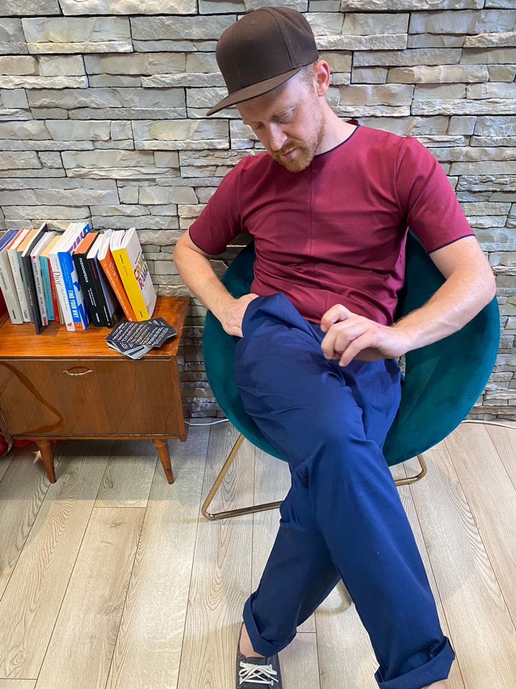 Pantaloni uomo sostenibili con pieghe, personalizzabili, bluette - immagine 4