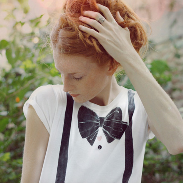 Bretelle e fiocco t-shirt artigianale dipinta a mano - immagine 2