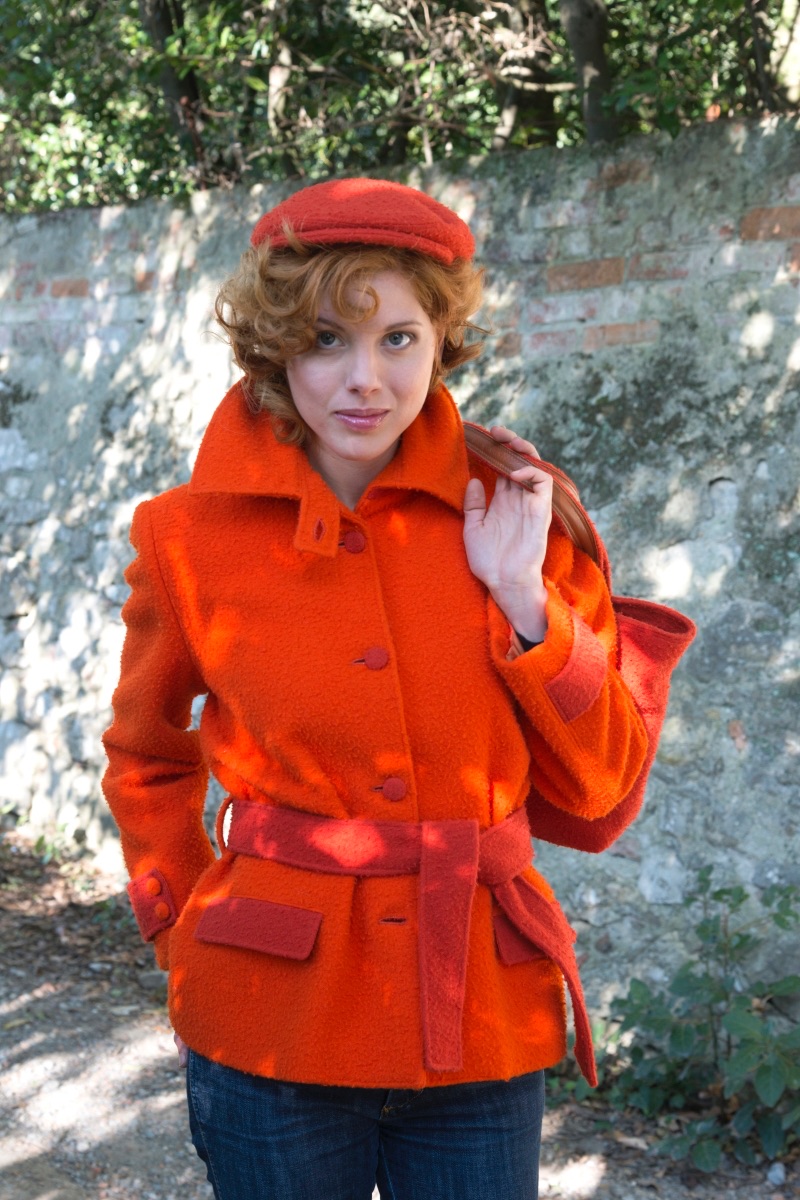 Trench corto da donna in tessuto casentino - immagine 3