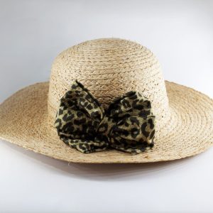 Cappello in paglia con fiocco doppio