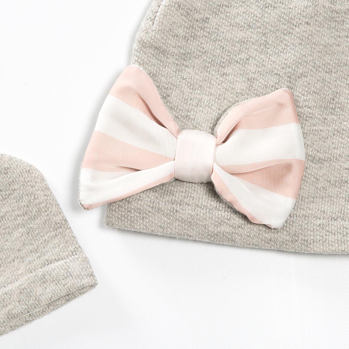 Terminato Cappello Bambina con fiocco rosa - immagine 3