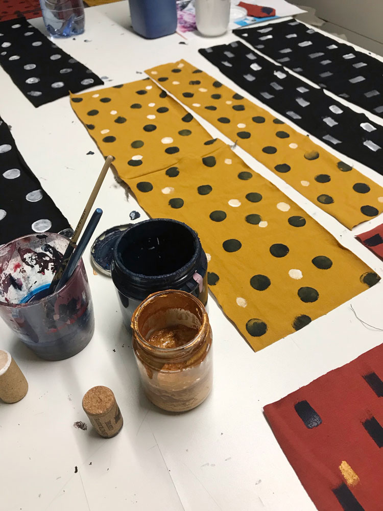 Turban sustainable headband for her, hand painted headband, pois su marsala e blu navy - immagine 3