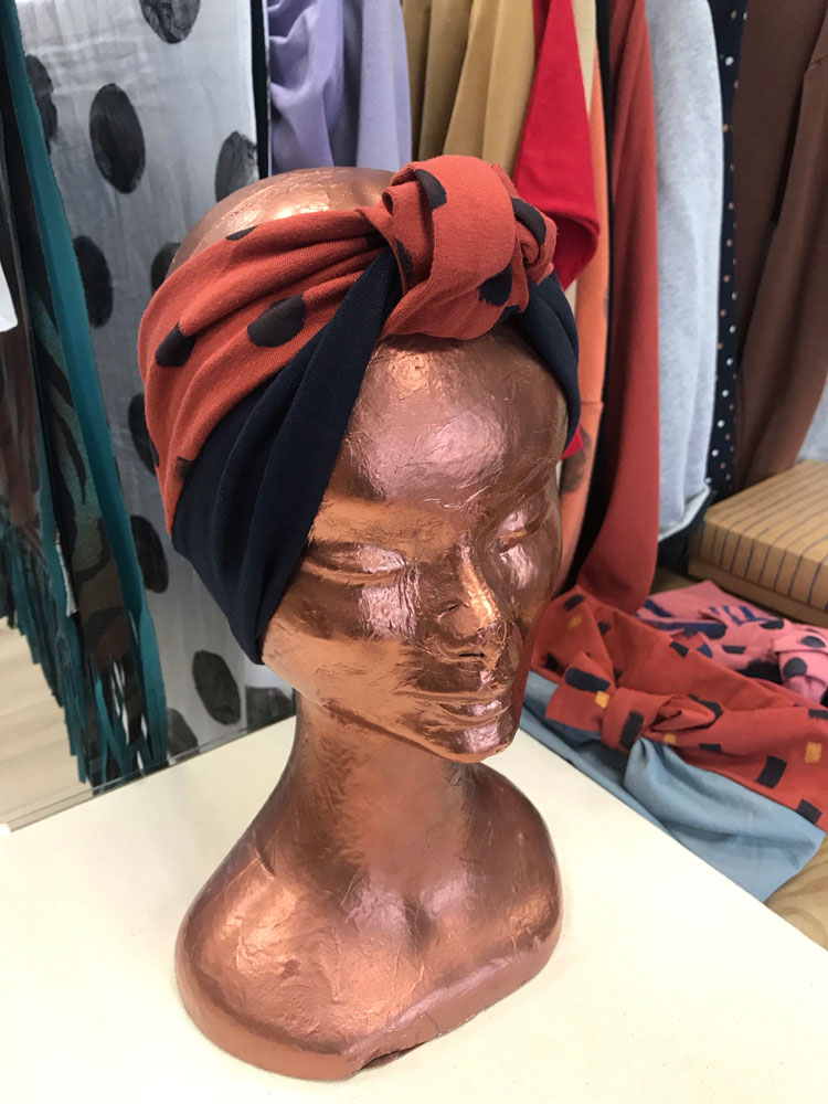 Turban sustainable headband for her, hand painted headband, pois su marsala e blu navy - immagine 4