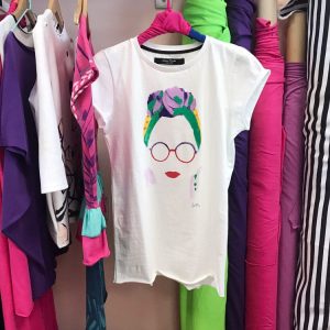 Maglia personalizzabile dipinta a mano moda etica occhiali e fascia Claudia