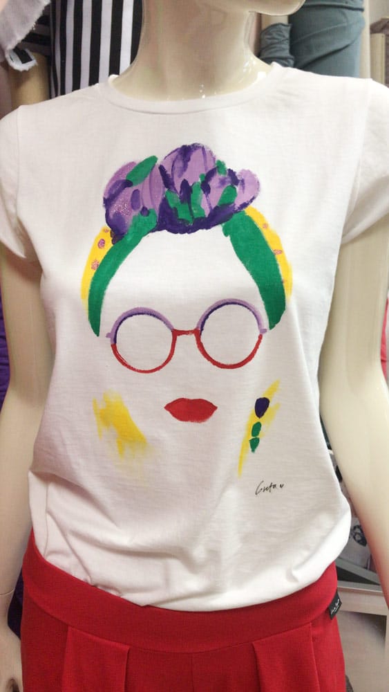 Maglia personalizzabile dipinta a mano moda etica occhiali e fascia Claudia - immagine 4