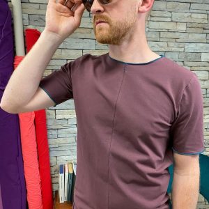 Maglie artigianali uomo, personalizzabili, moda etica Greta Pigatto, maglia prugna