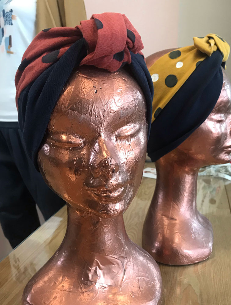 Turban sustainable headband for her, hand painted headband, pois su marsala e blu navy - immagine 5