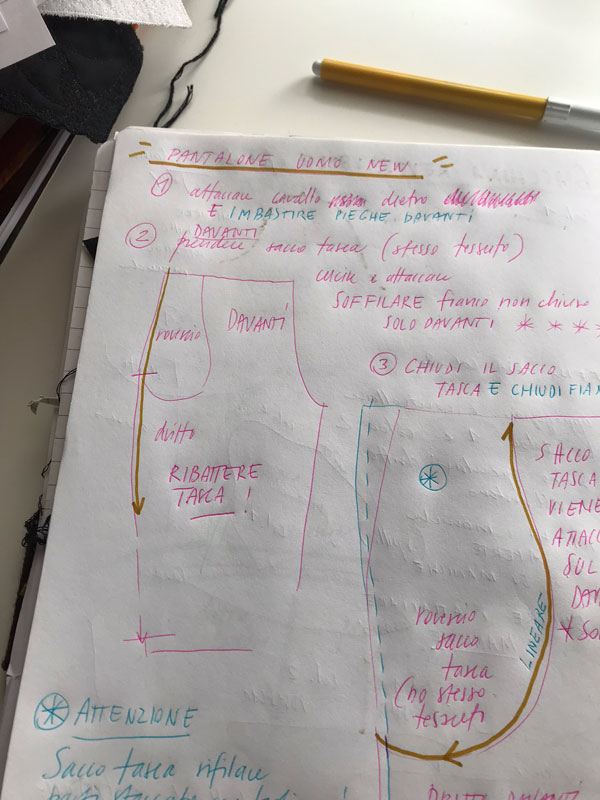 Pantaloni uomo sostenibili con pieghe, personalizzabili, bluette - immagine 3