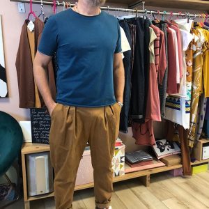 Nuovo outfit uomo: pantaloni con pieghe artigianali + t shirt cotone