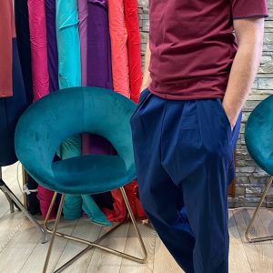 Pantaloni uomo sostenibili con pieghe, personalizzabili, bluette